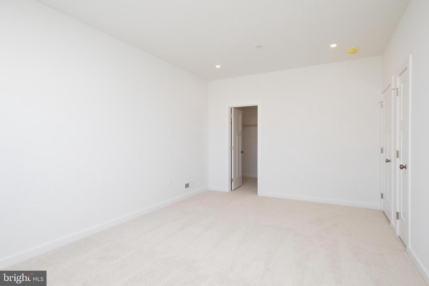 406 E 7th Ave