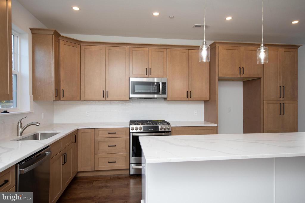 406 E 7th Ave