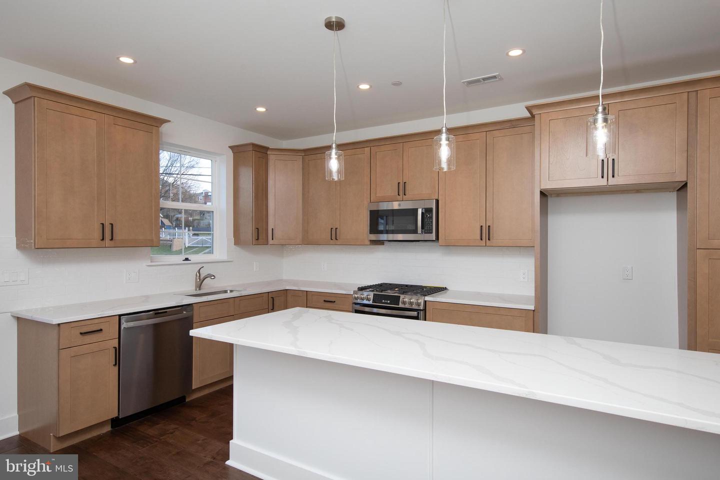406 E 7th Ave