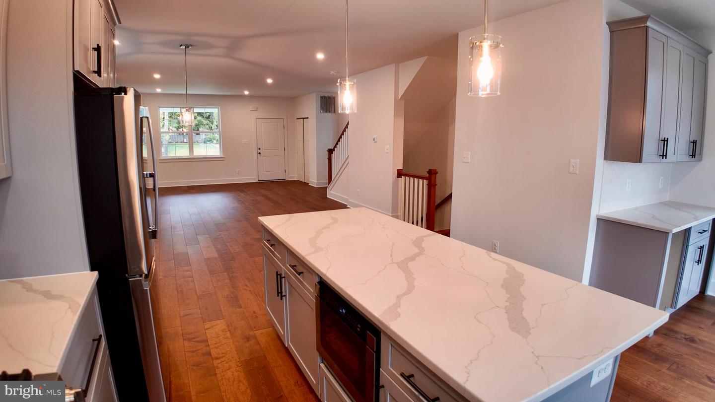 406 E 7th Ave