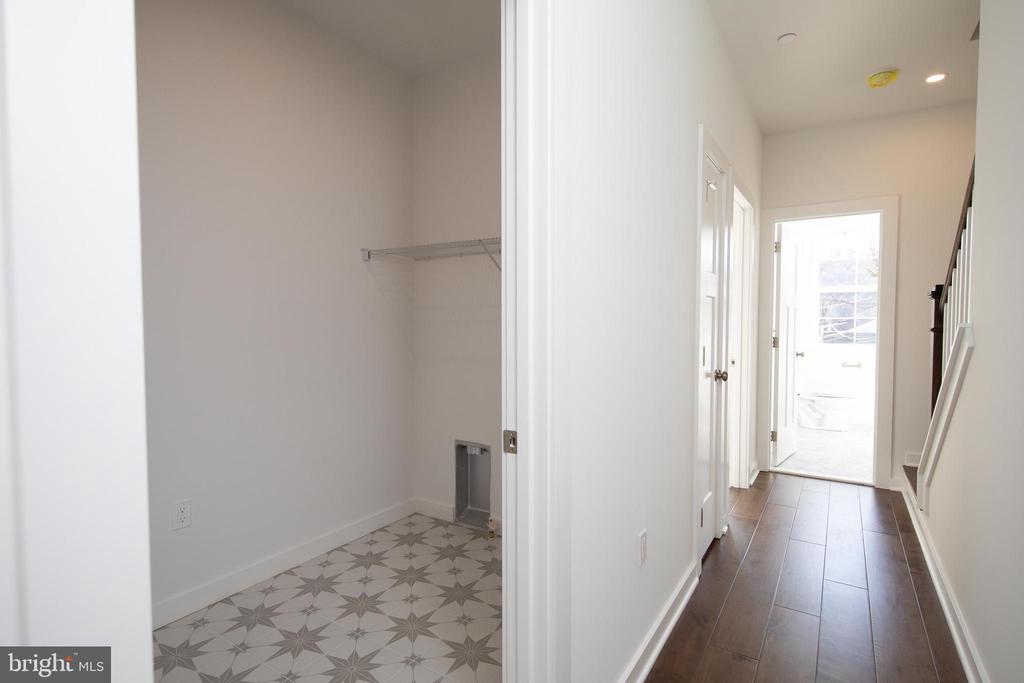406 E 7th Ave