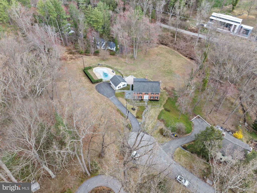 117 Adrienne Ln