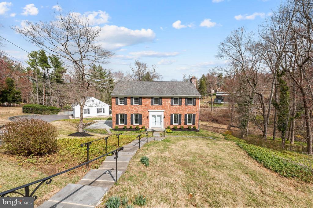 117 Adrienne Ln