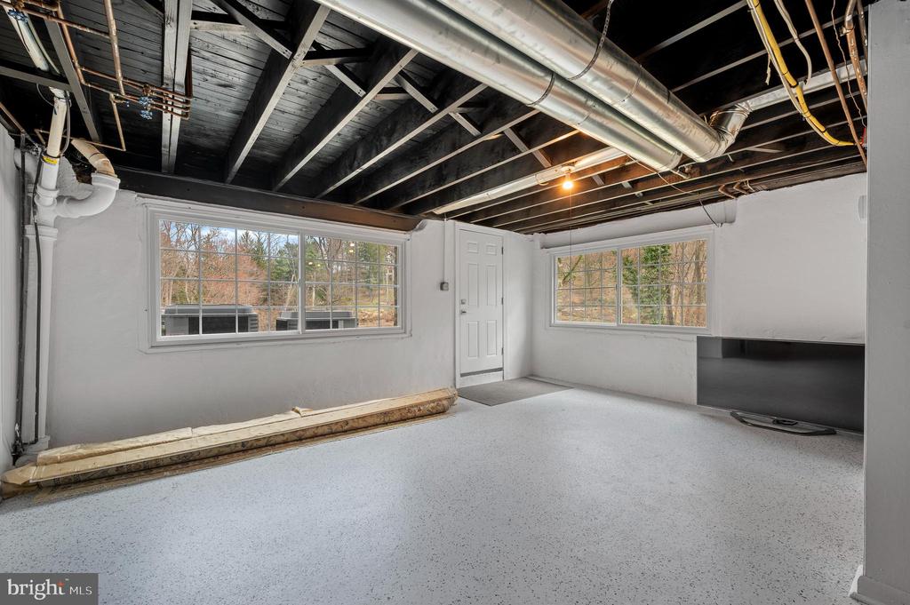 117 Adrienne Ln