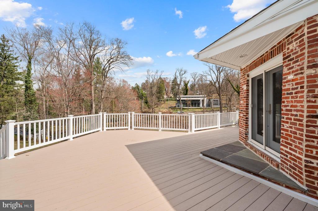 117 Adrienne Ln