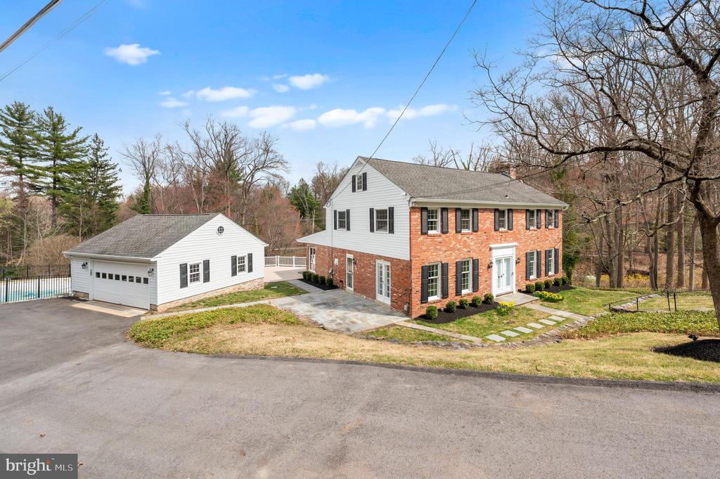 117 Adrienne Ln