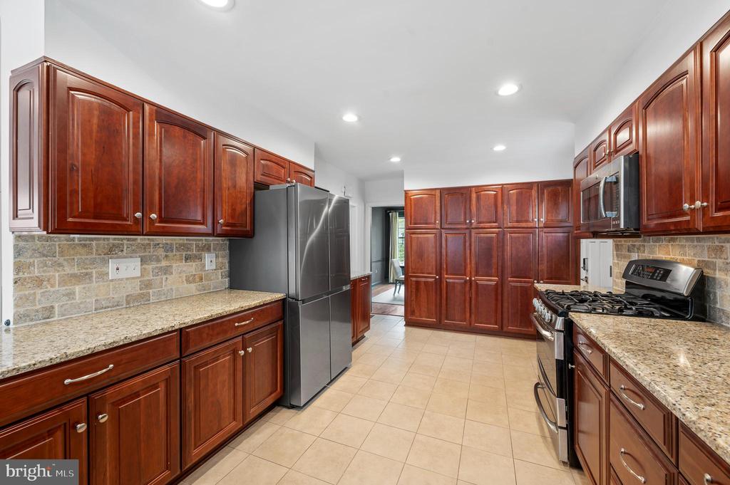 117 Adrienne Ln