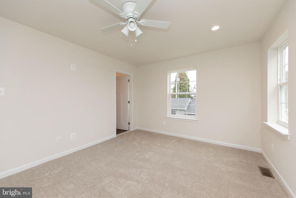 400 E 7th Ave