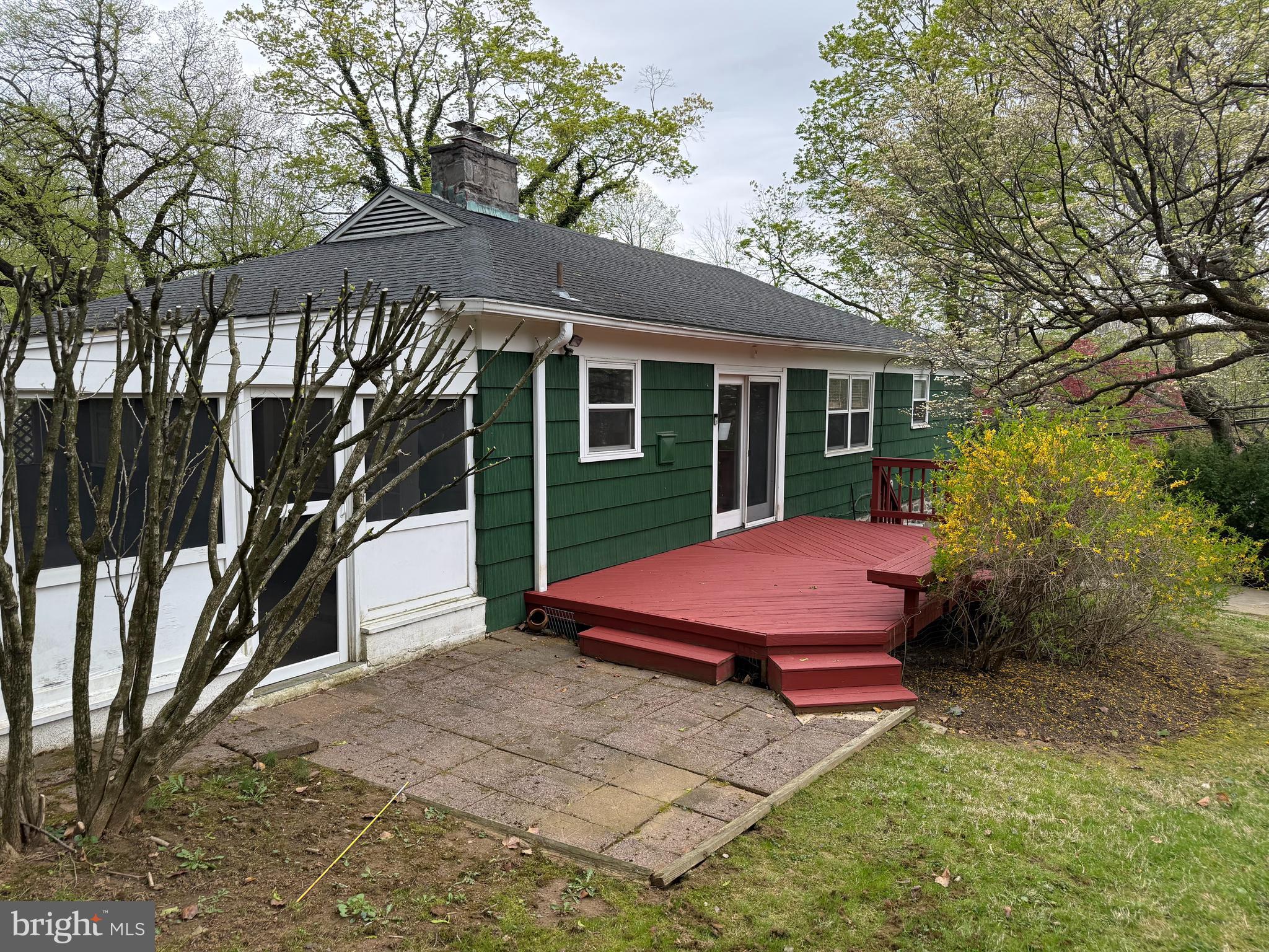 2031 Montgomery Ave