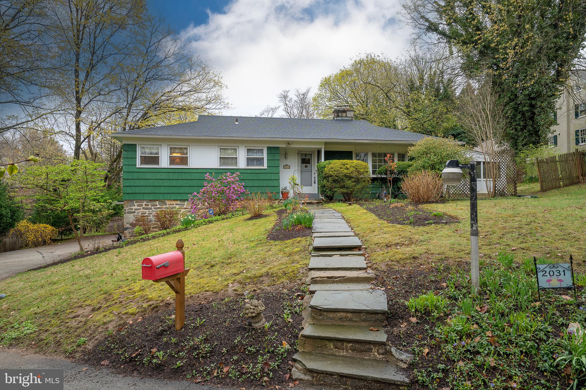 2031 Montgomery Ave