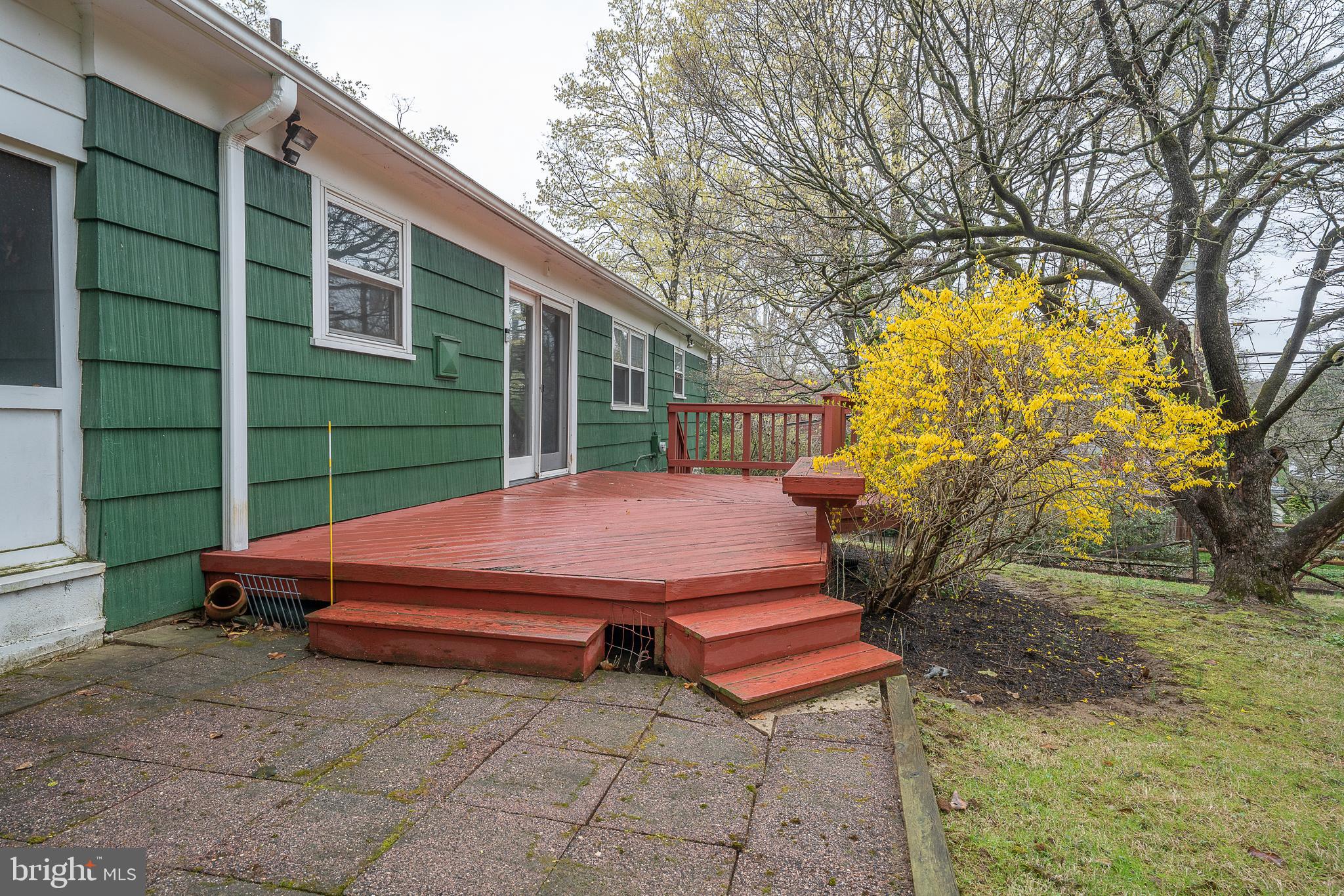 2031 Montgomery Ave