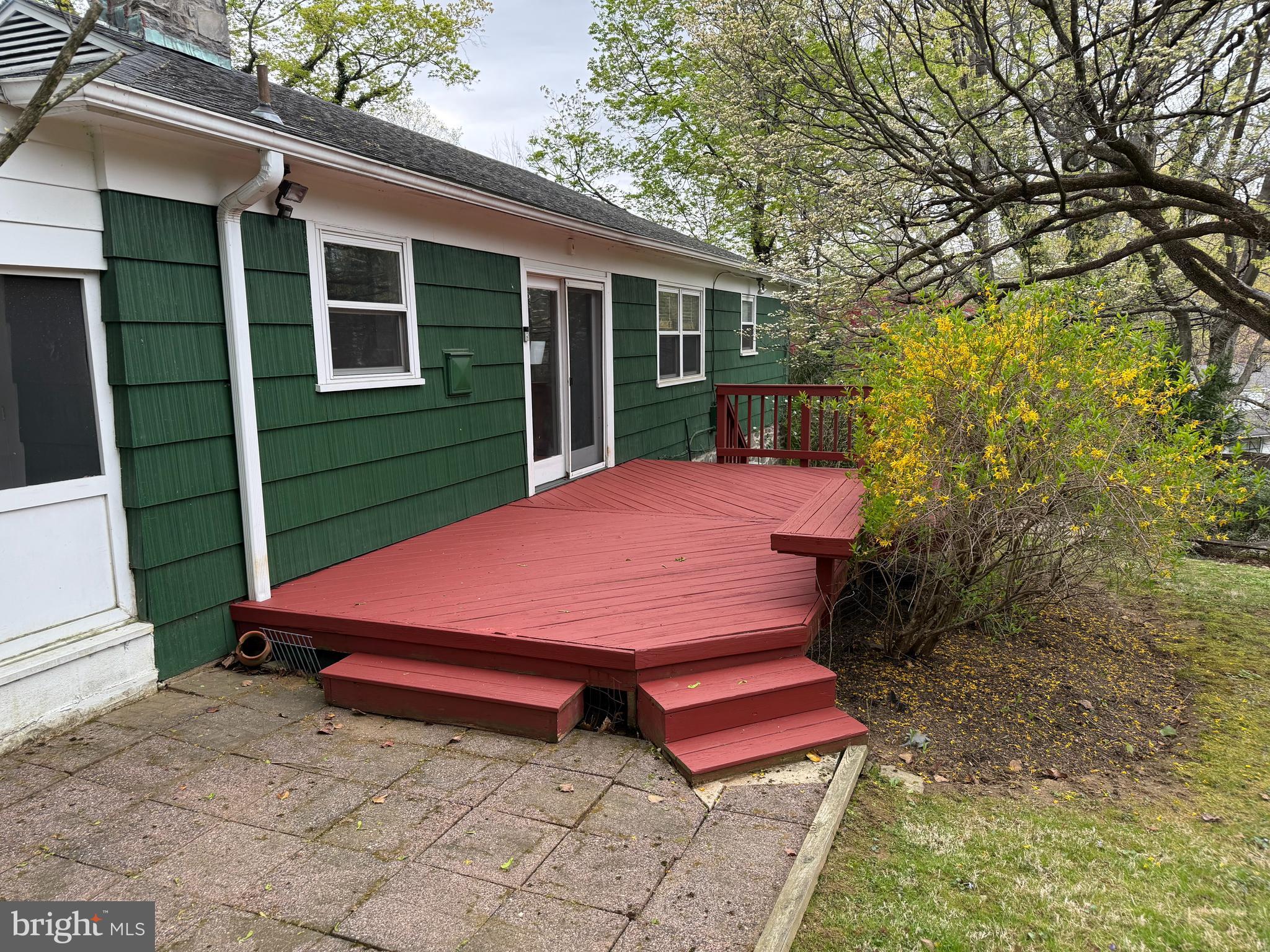 2031 Montgomery Ave
