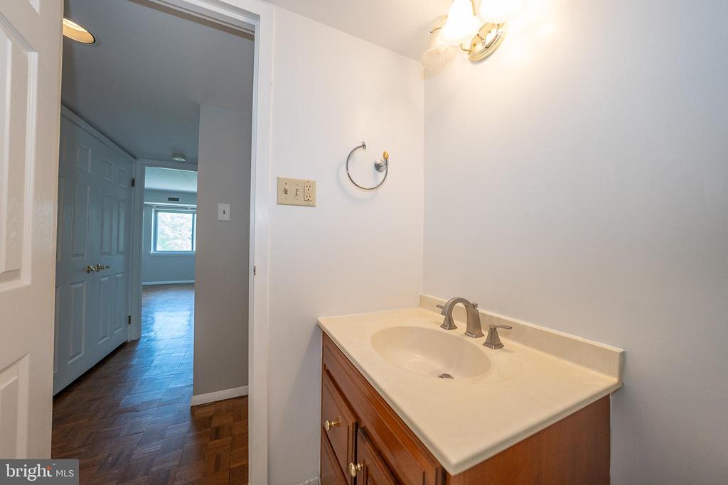 100 West Ave #607-W