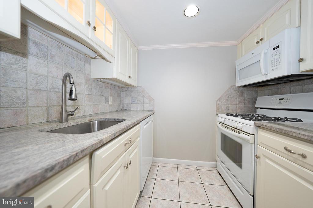 100 West Ave #607-W
