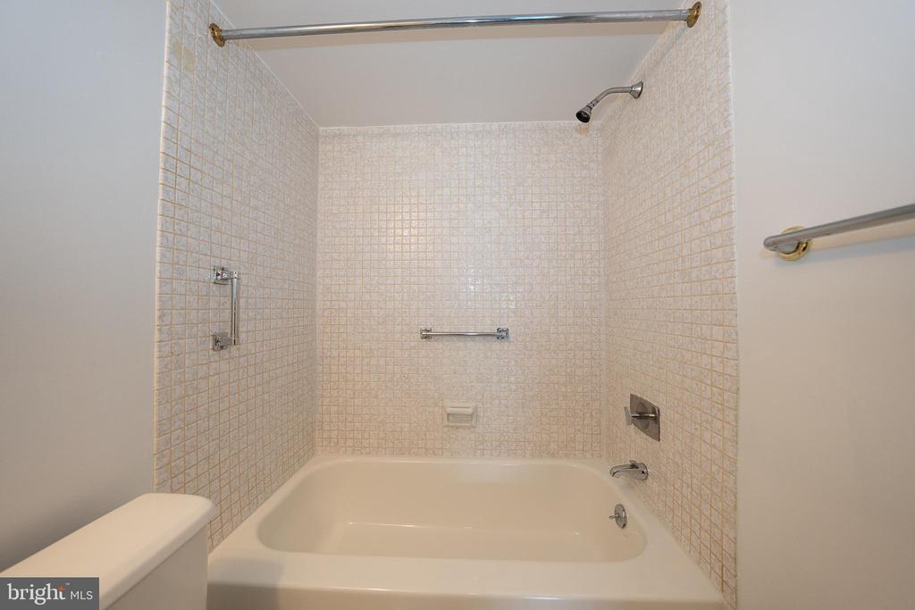 100 West Ave #607-W