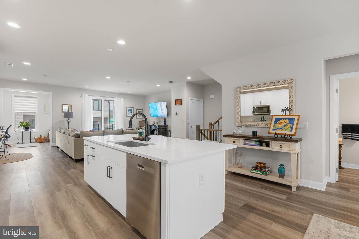 704 Brewster Aly