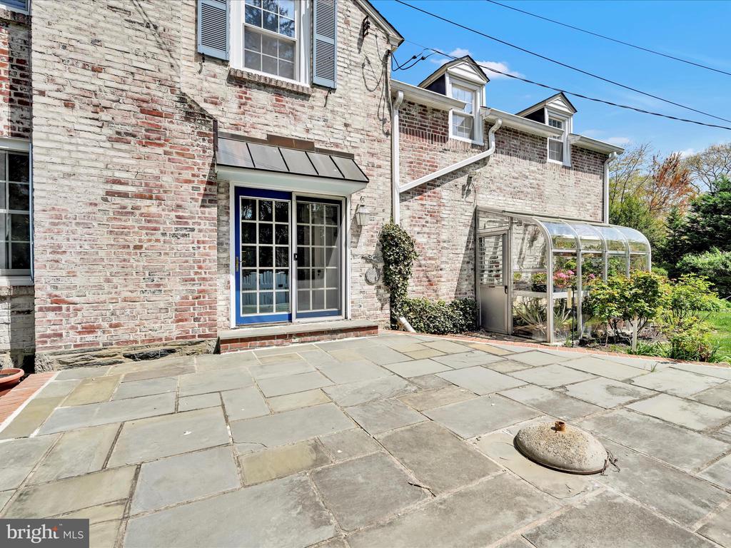 1424 Hillside Rd