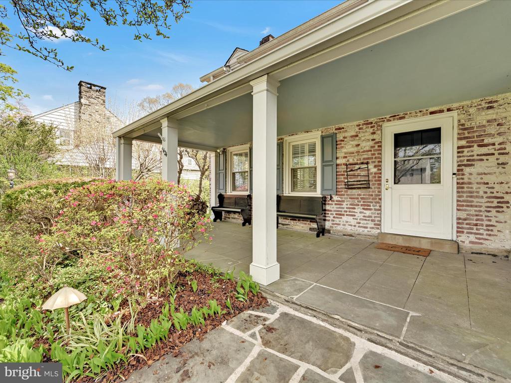 1424 Hillside Rd