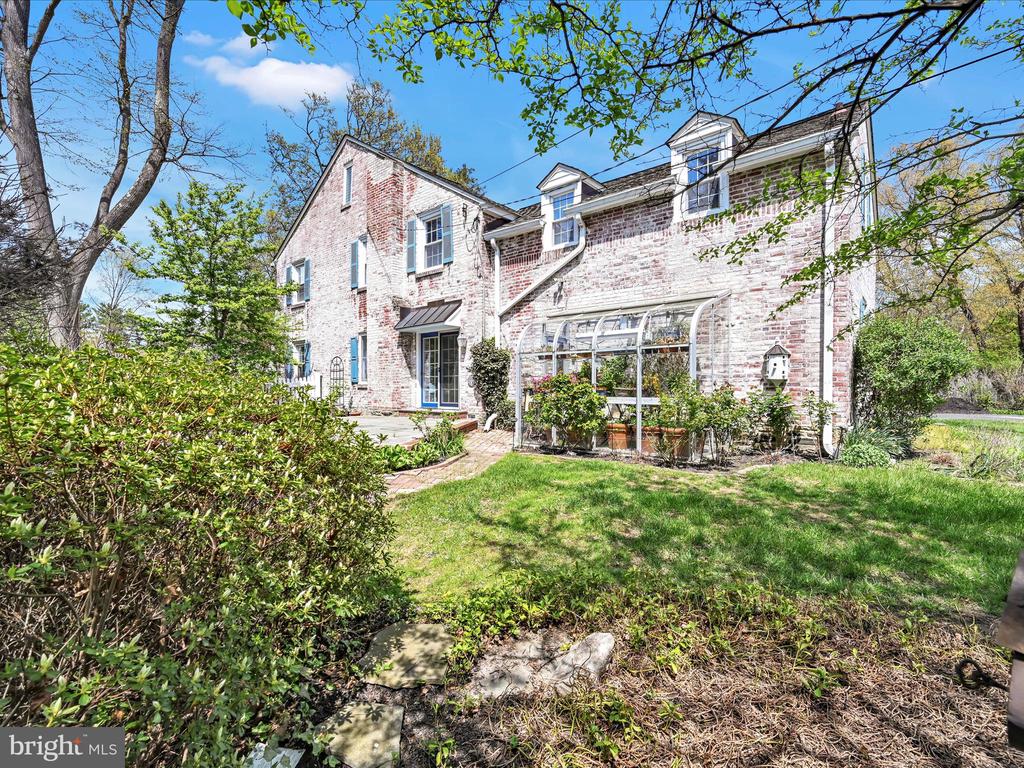 1424 Hillside Rd