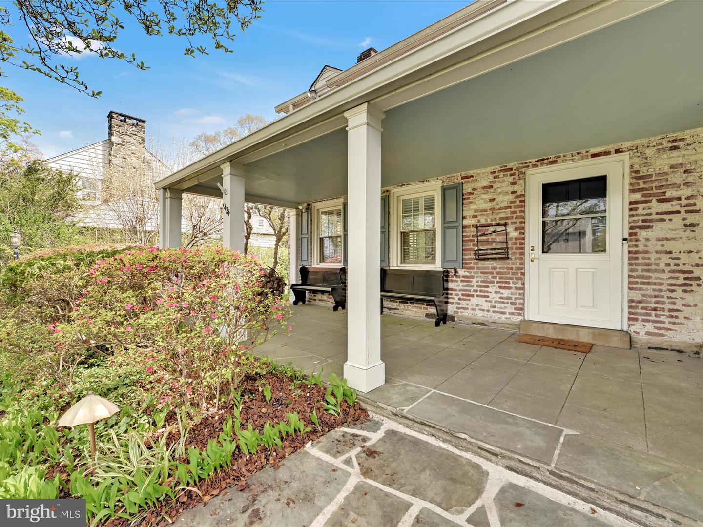 1424 Hillside Rd