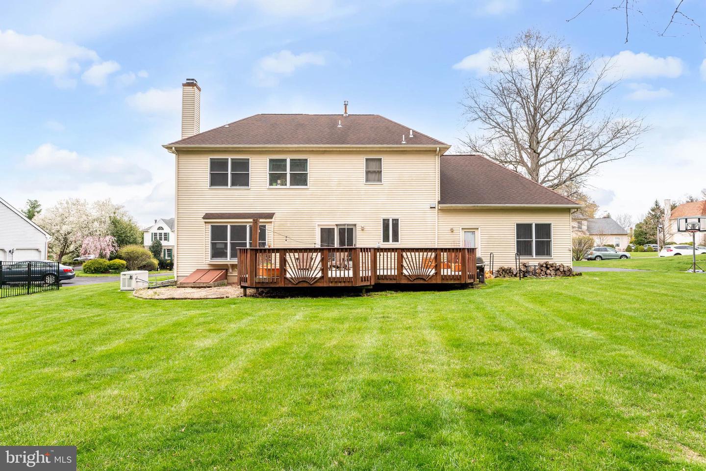 749 Castlewood Dr
