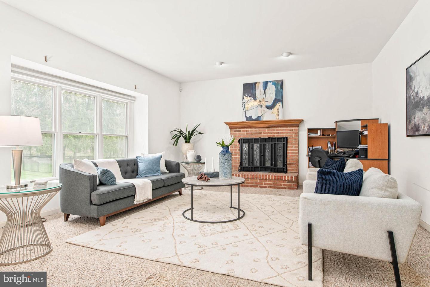 749 Castlewood Dr