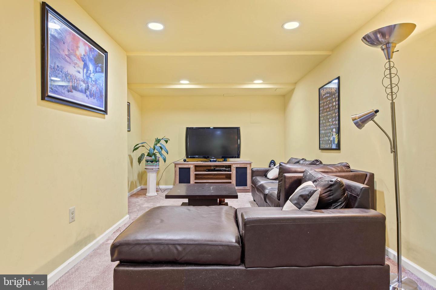 749 Castlewood Dr