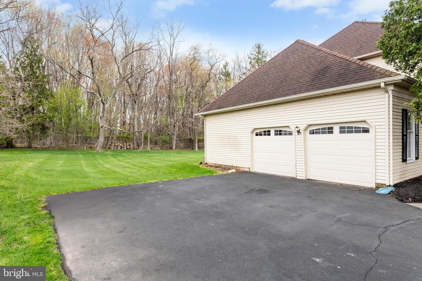 749 Castlewood Dr