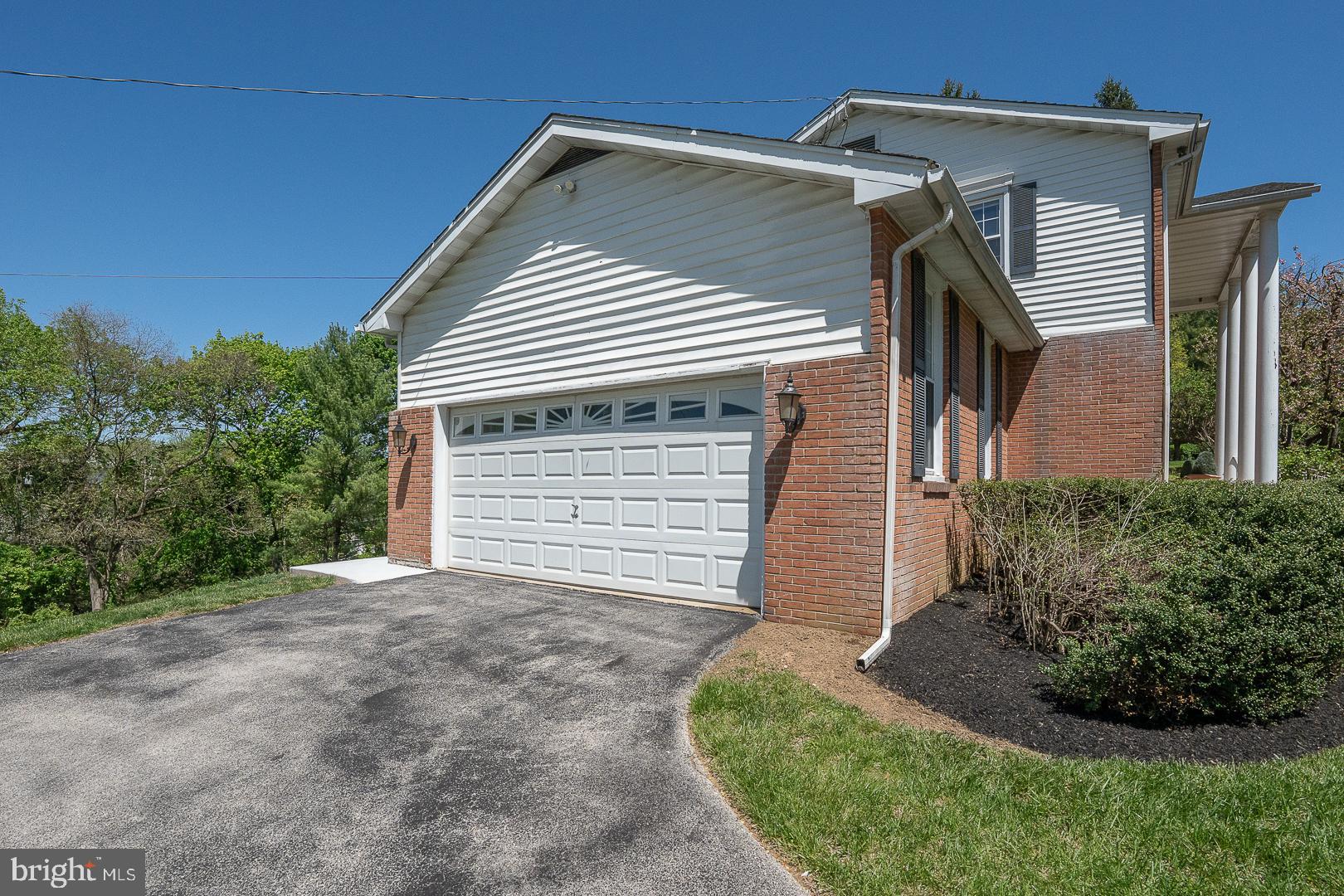 1215 Club House Rd