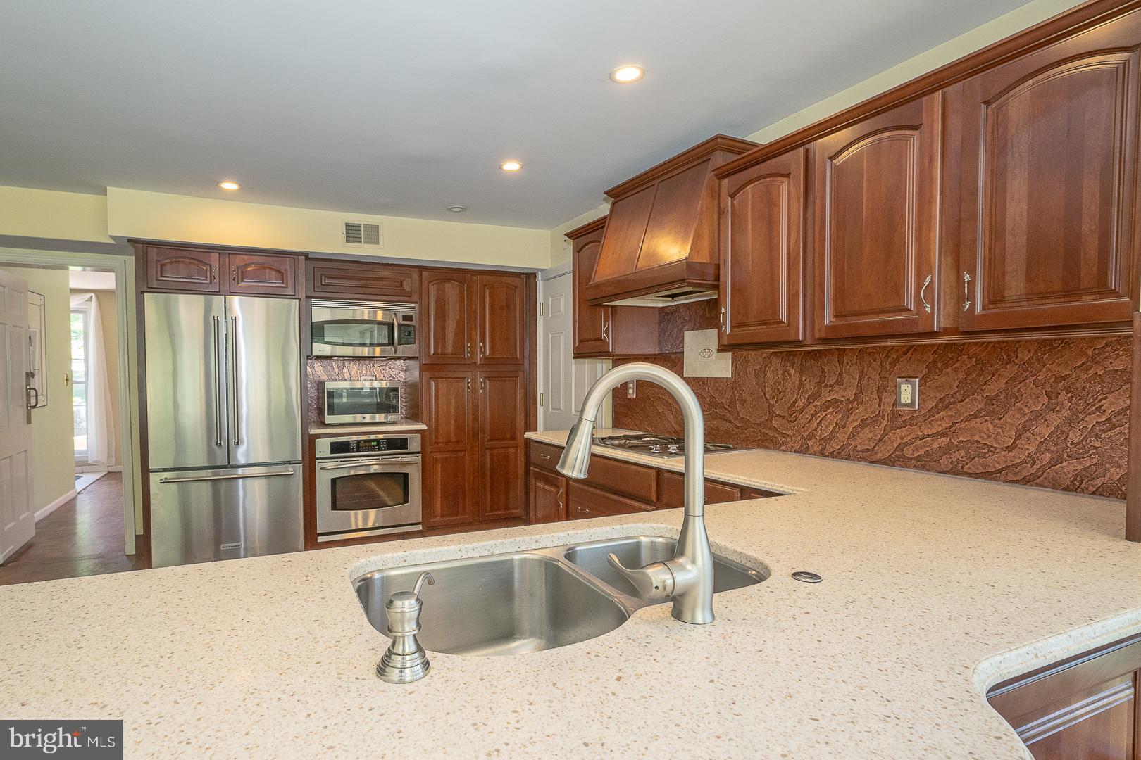 1215 Club House Rd
