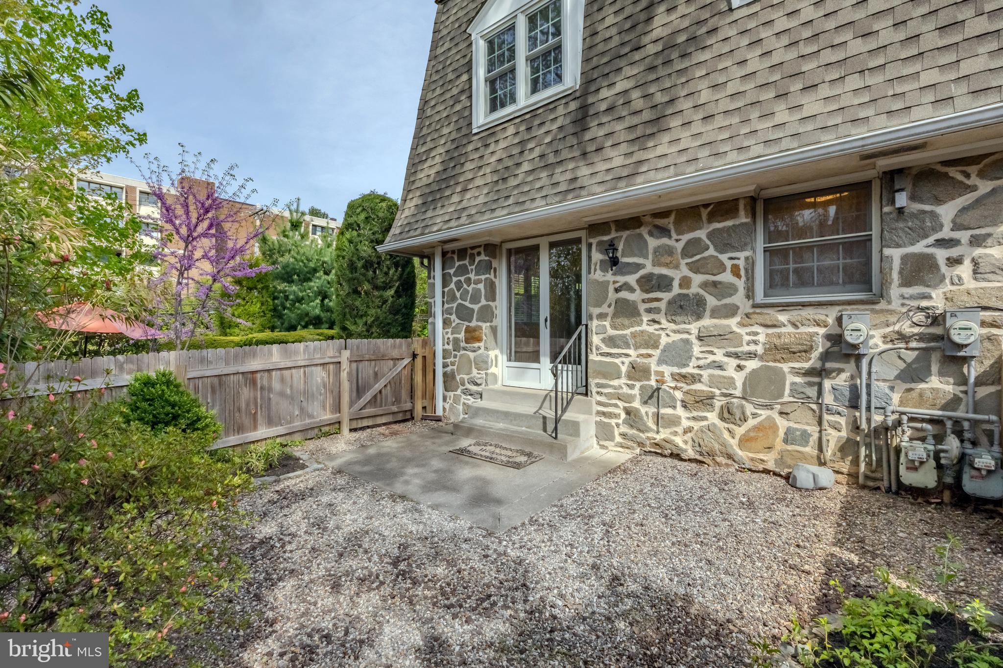 104 W Montgomery Ave #B