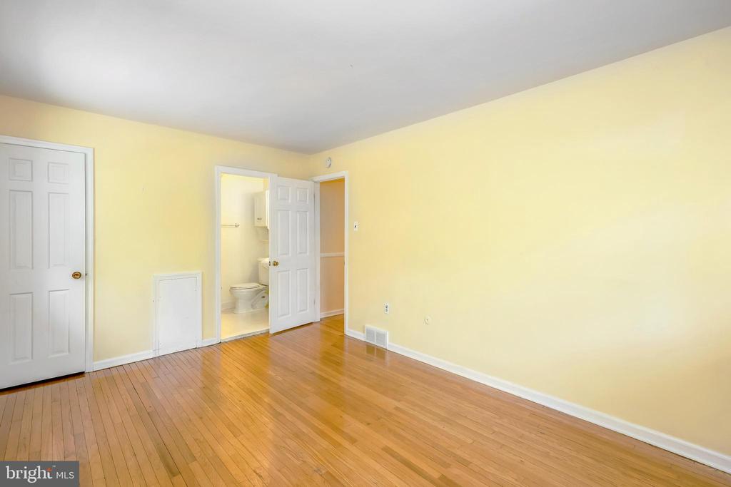 104 W Montgomery Ave #B