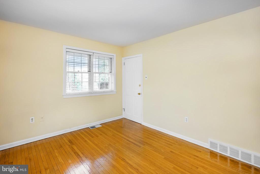 104 W Montgomery Ave #B