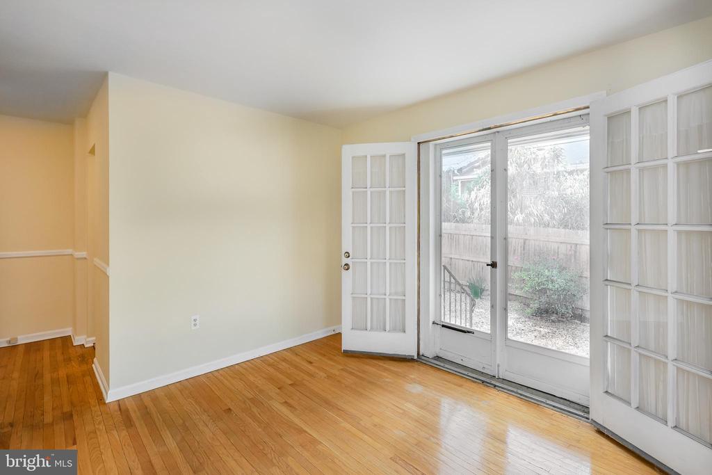 104 W Montgomery Ave #B