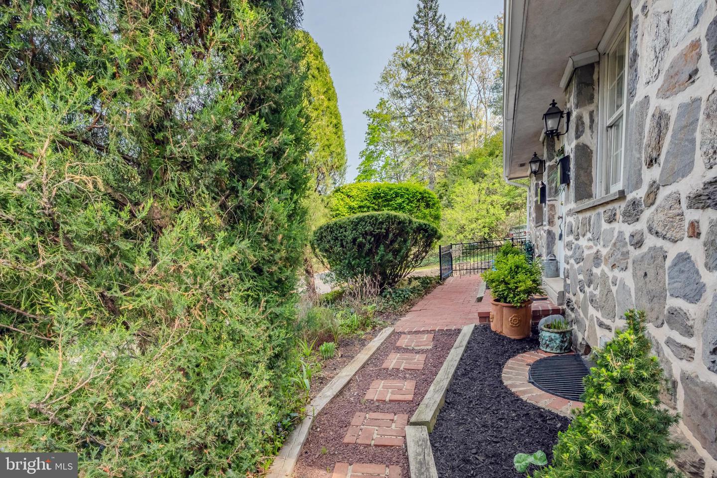 104 W Montgomery Ave #B