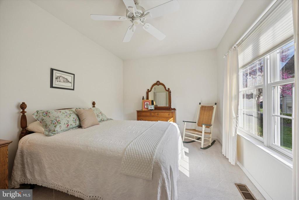 1124 Ellen Ct