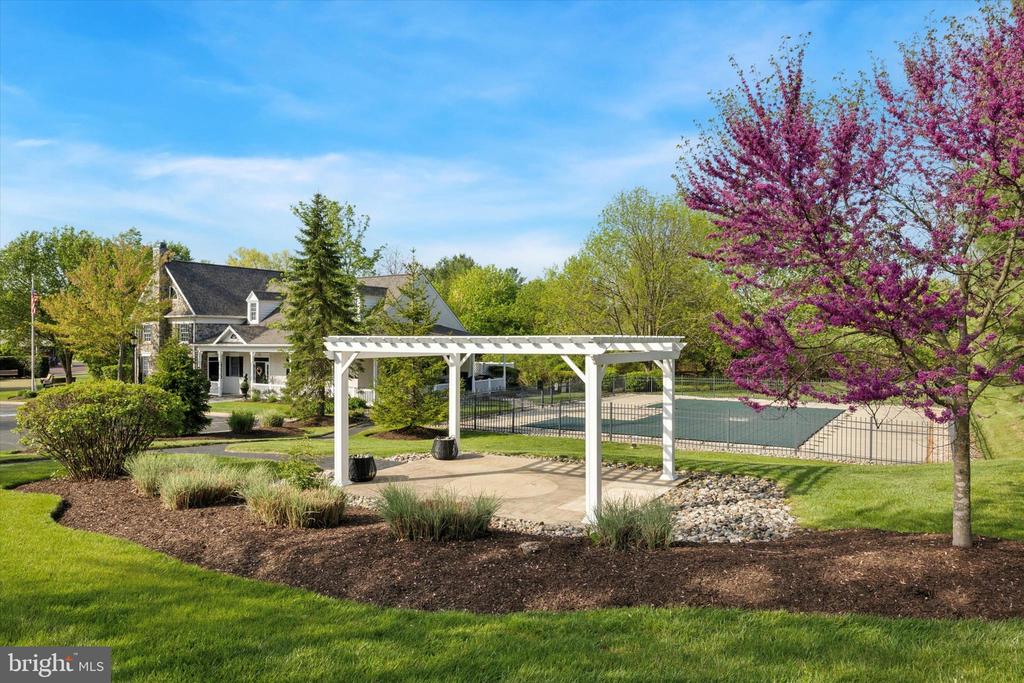 1124 Ellen Ct