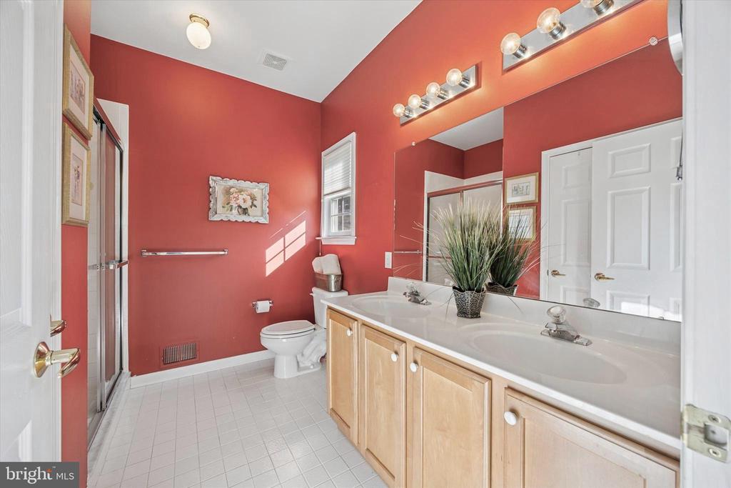 1124 Ellen Ct