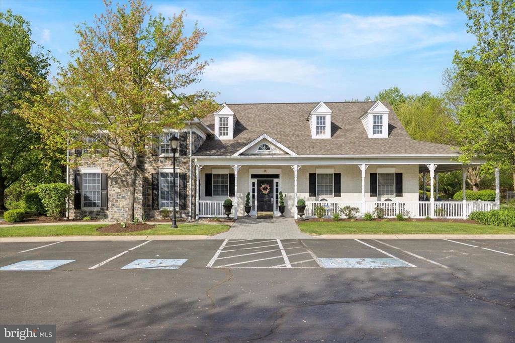 1124 Ellen Ct