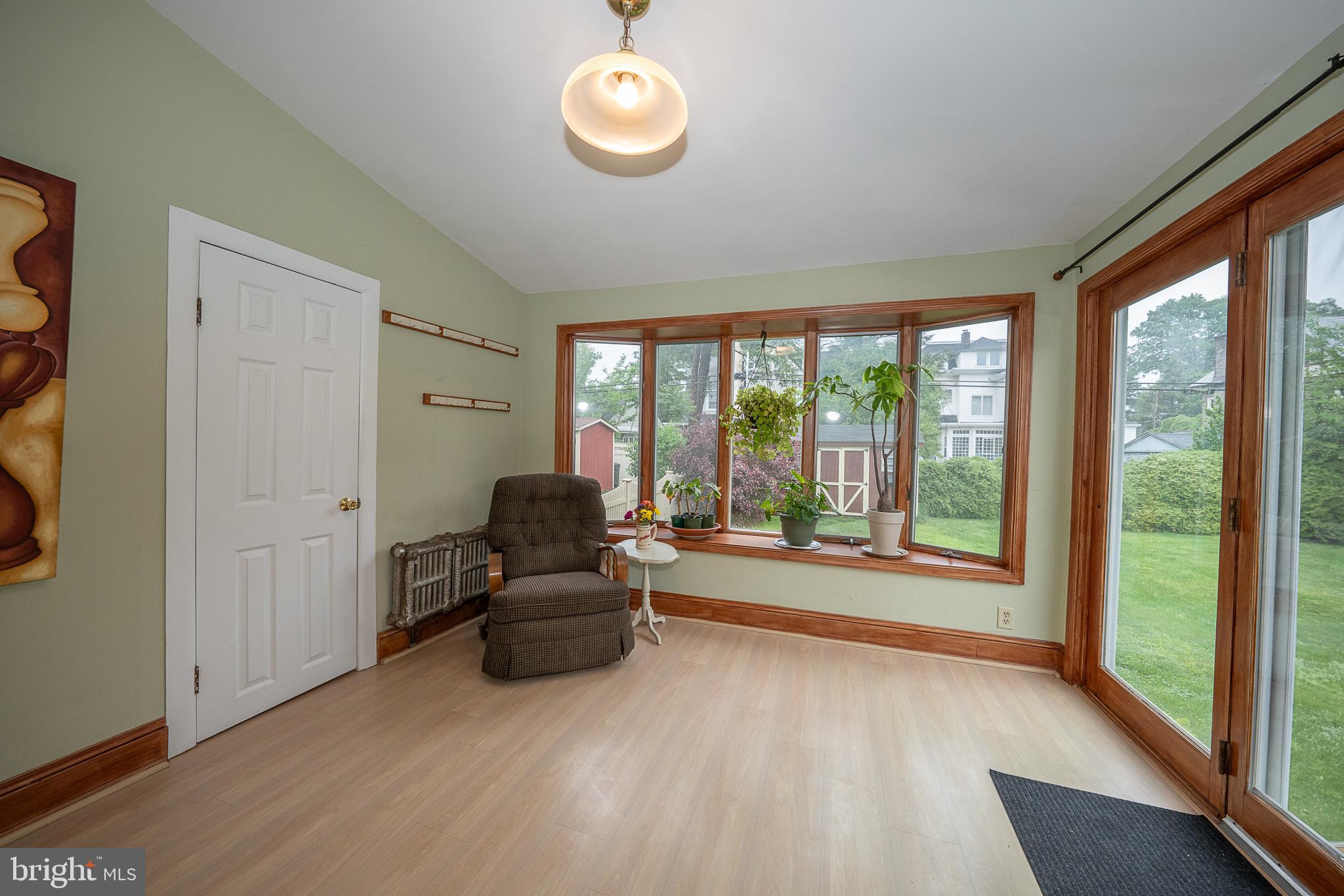 1117 Stratford Ave