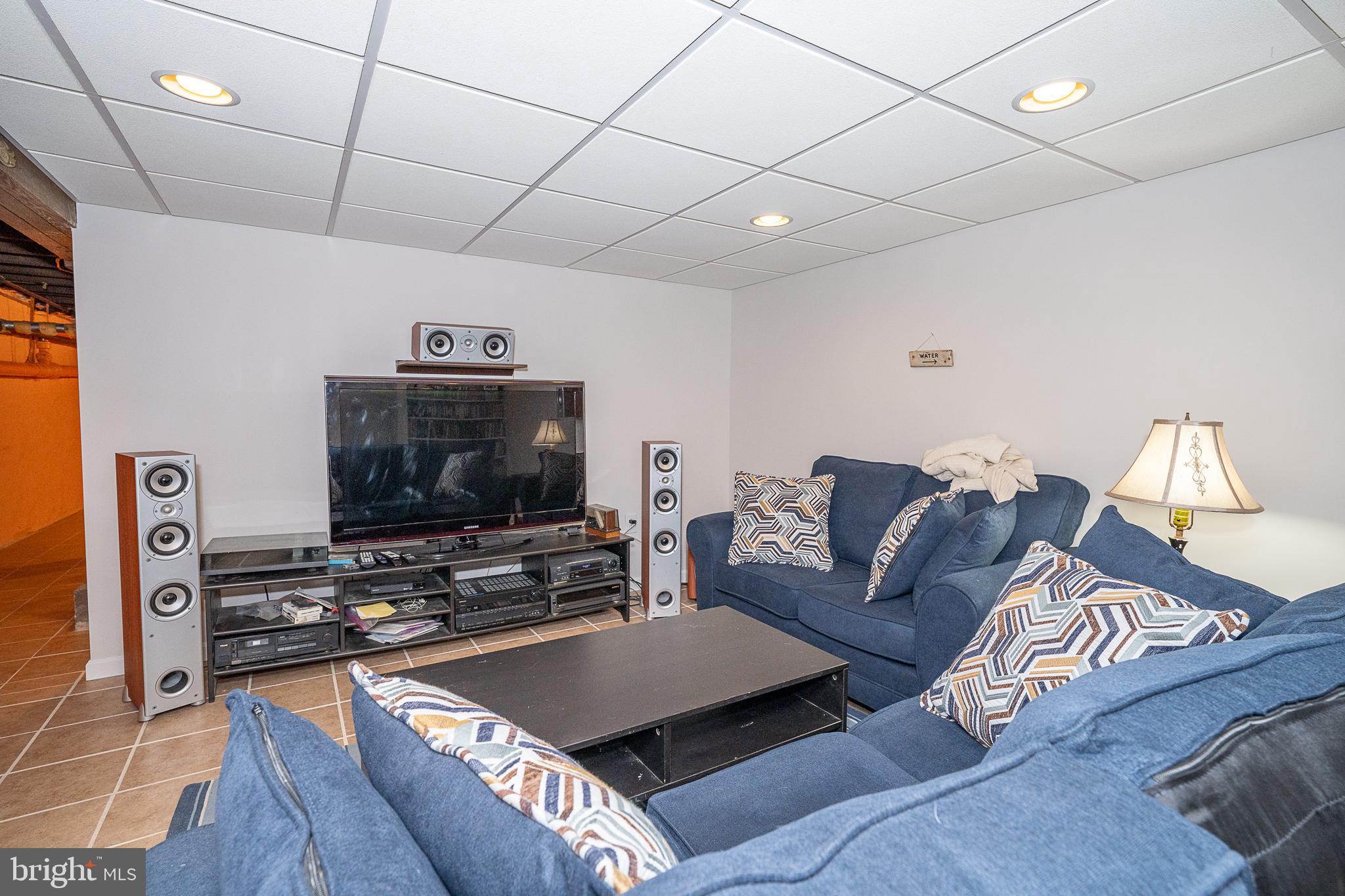 1117 Stratford Ave