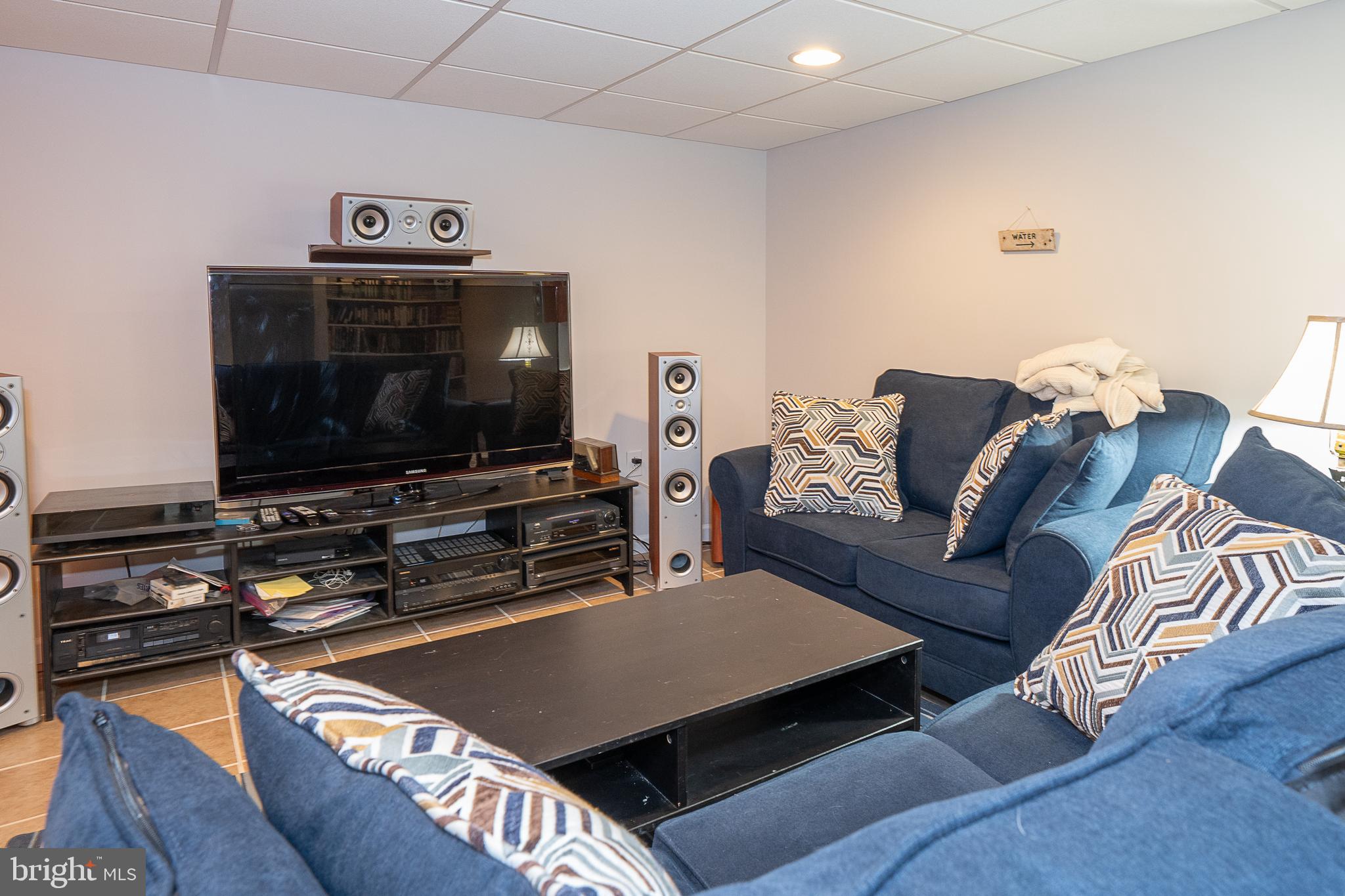 1117 Stratford Ave