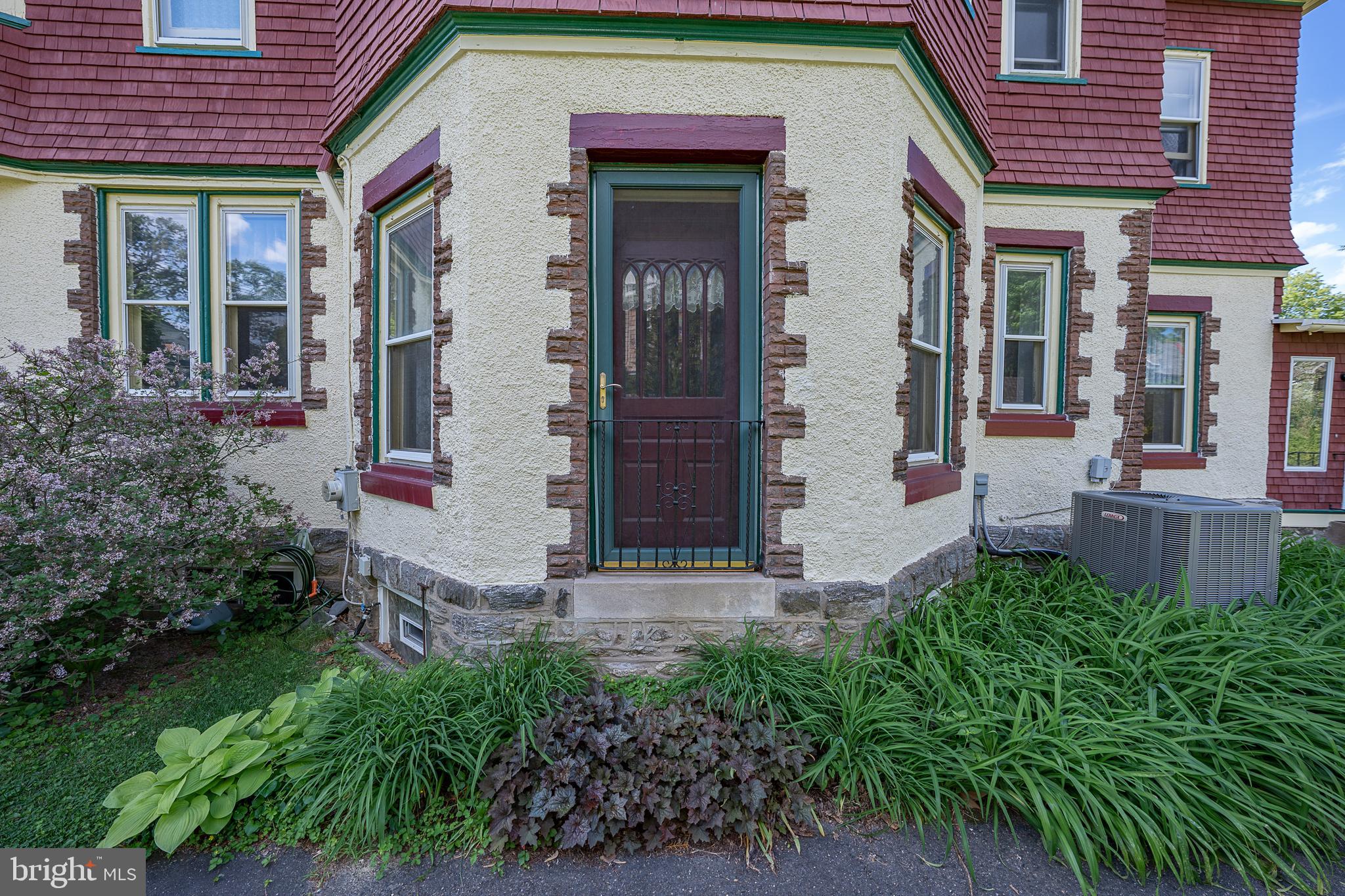 1117 Stratford Ave