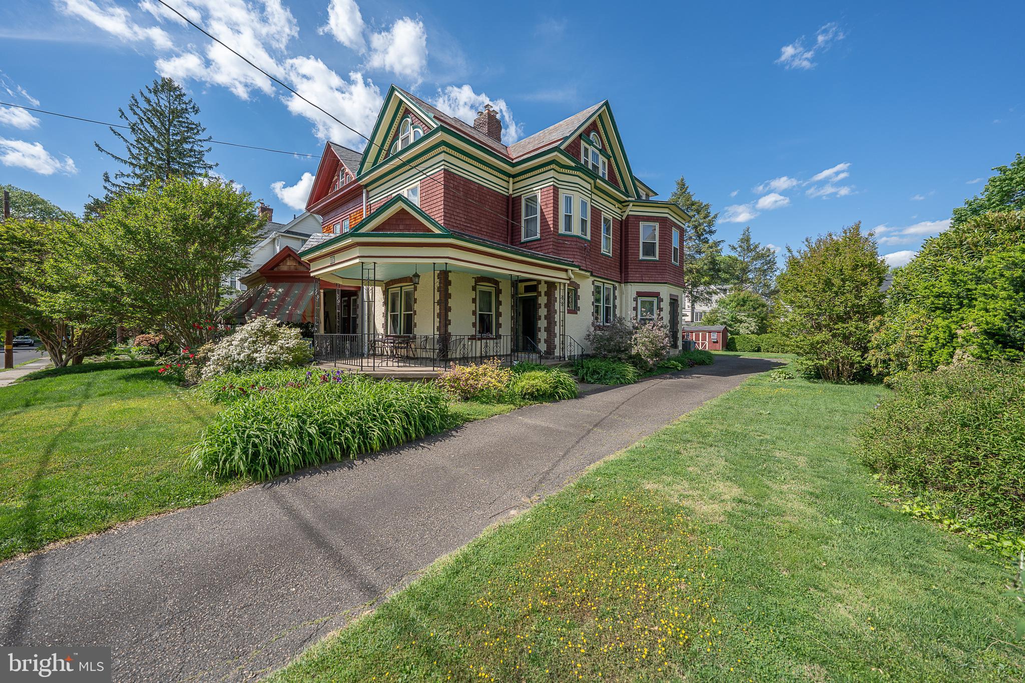 1117 Stratford Ave
