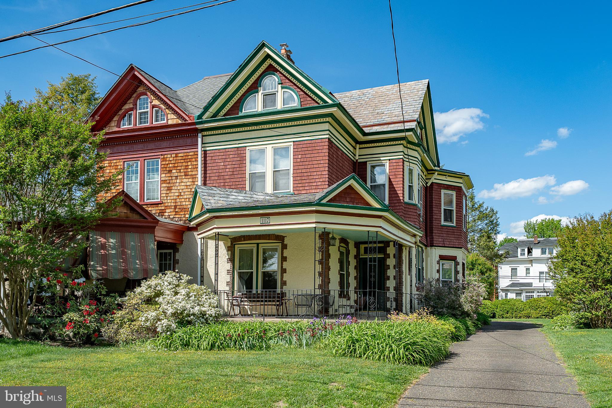 1117 Stratford Ave