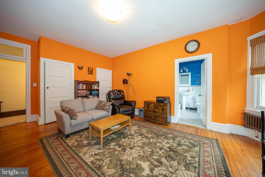 1117 Stratford Ave