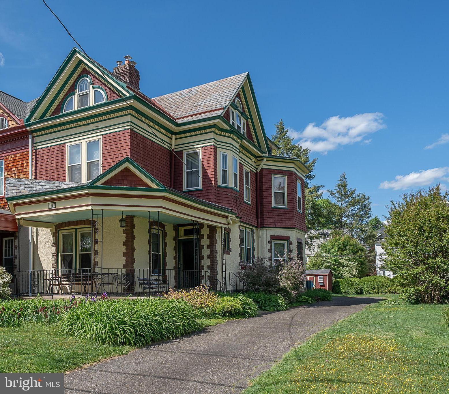 1117 Stratford Ave