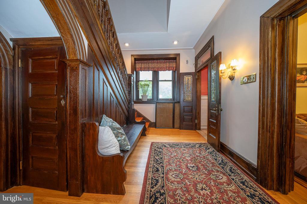 1117 Stratford Ave