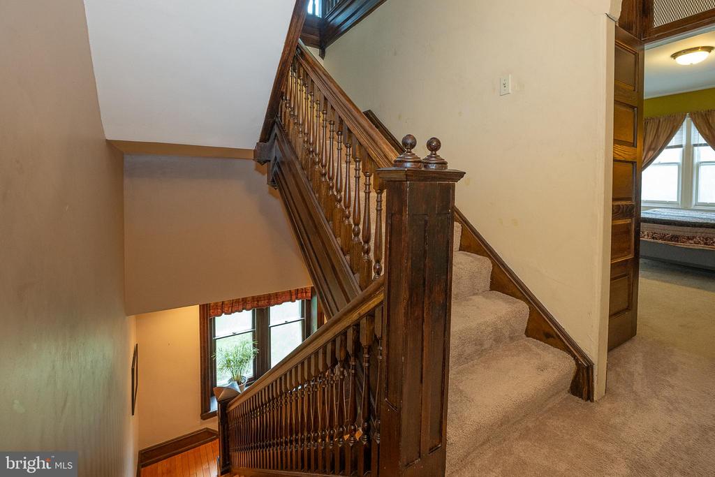 1117 Stratford Ave