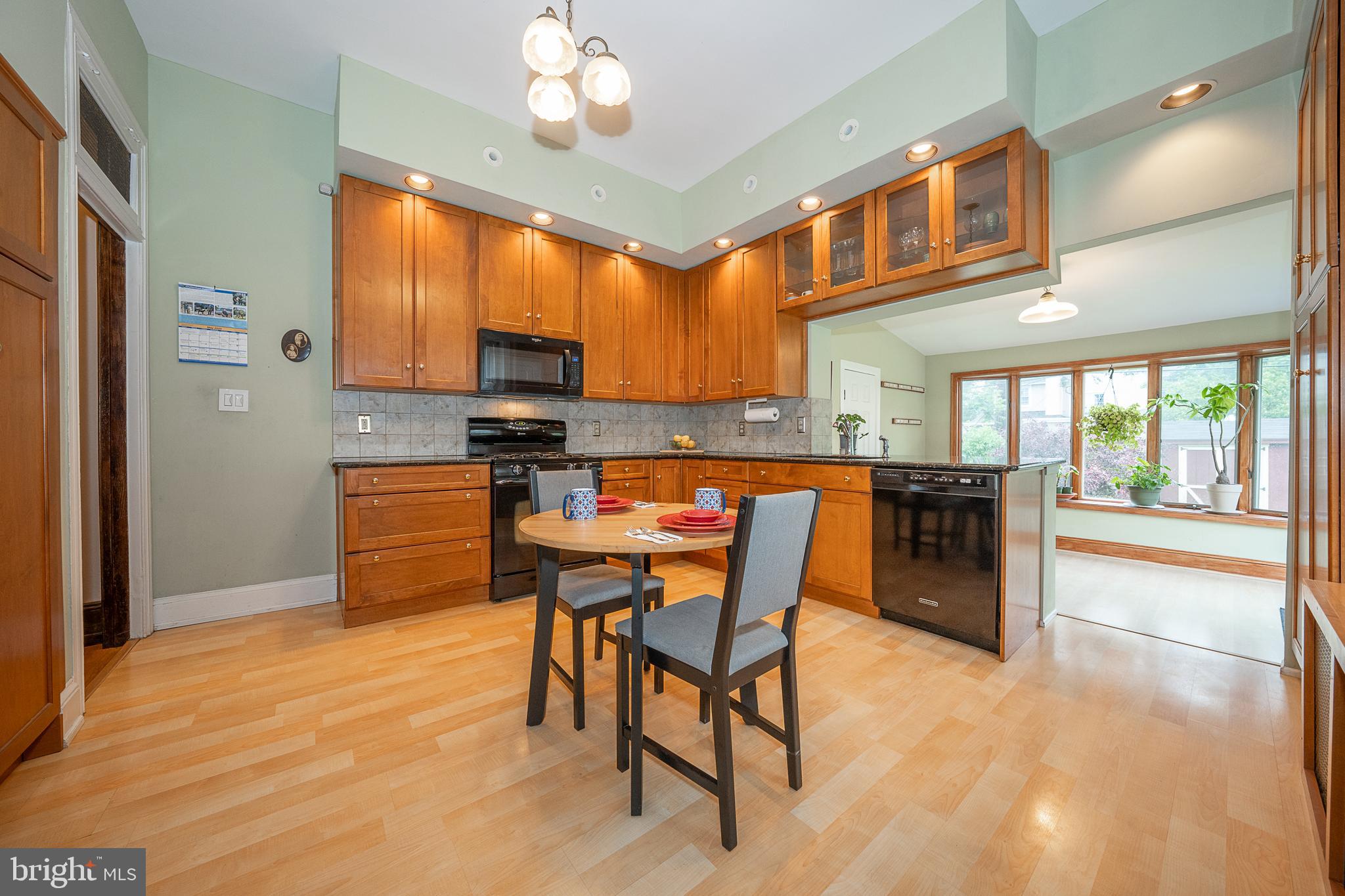 1117 Stratford Ave